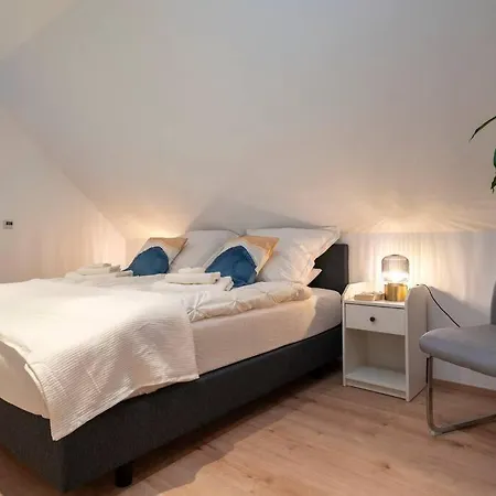 Idyllisches Traumhaus Mit Garten 別荘 エンメルスハウゼン