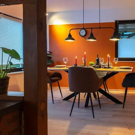 Idyllisches Traumhaus Mit Garten