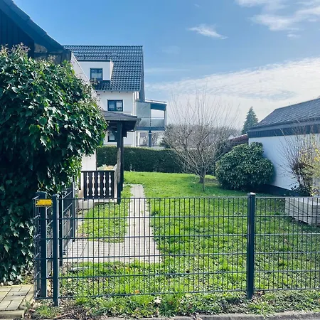 Idyllisches Traumhaus Mit Garten